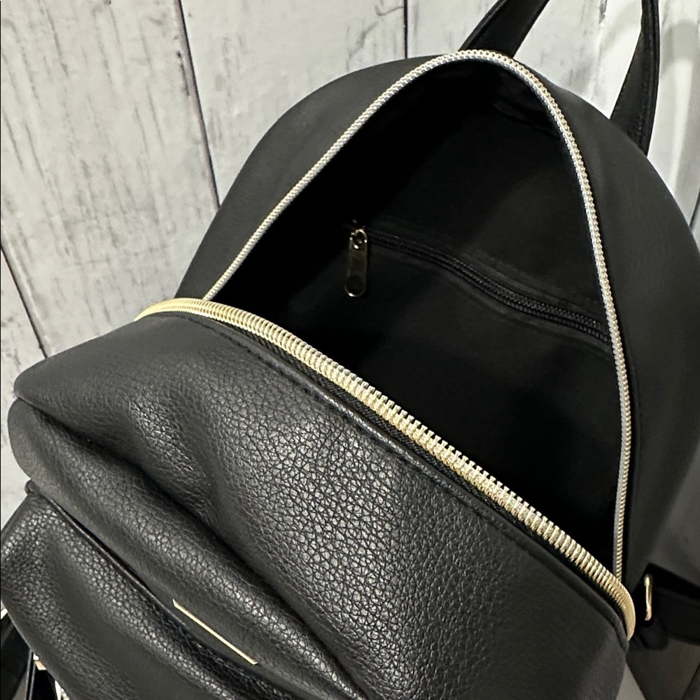Good condition Backpack/Black - Picture 4 of 5